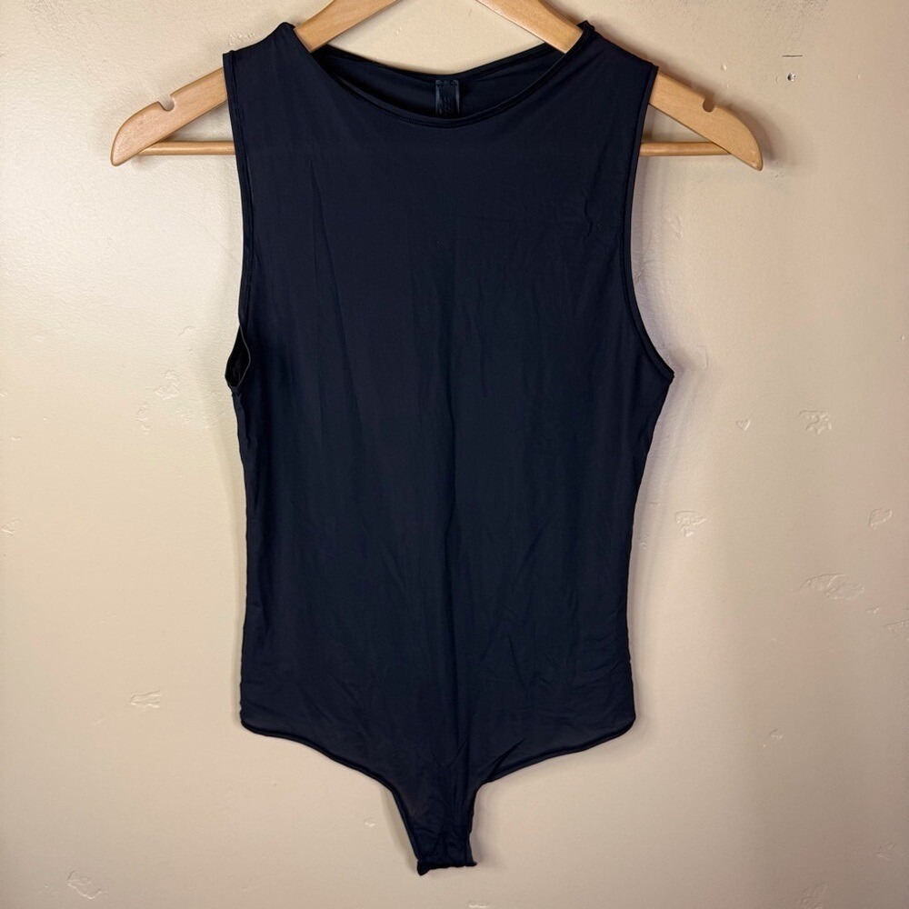 NWT SKIMS Essential Crew Neck Body Suit Onyx Size Large Fits Everybody Stretch